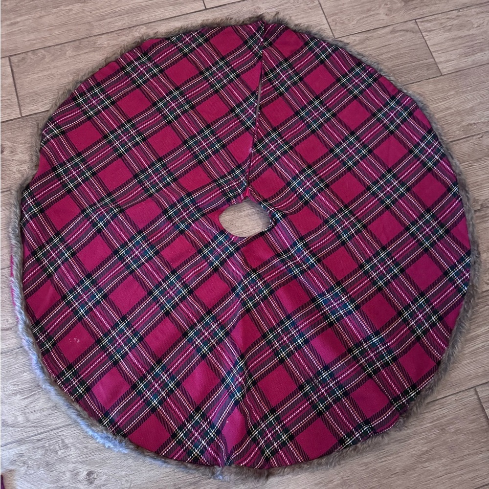 Tartan plaid tree skirt